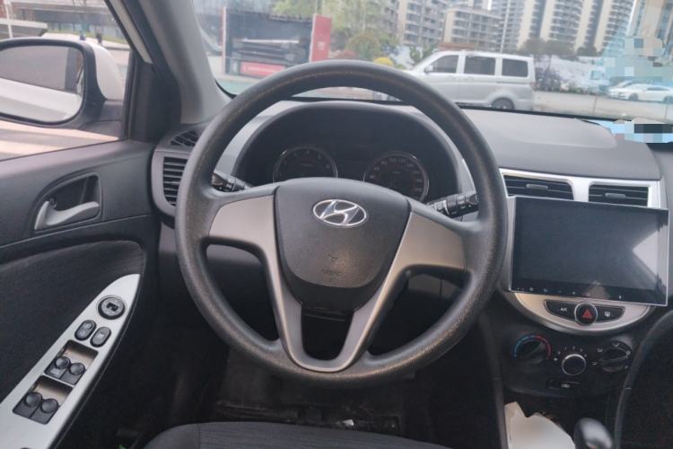 Used Hyundai Verna Ray 2014 1.4L Automatic GLX
