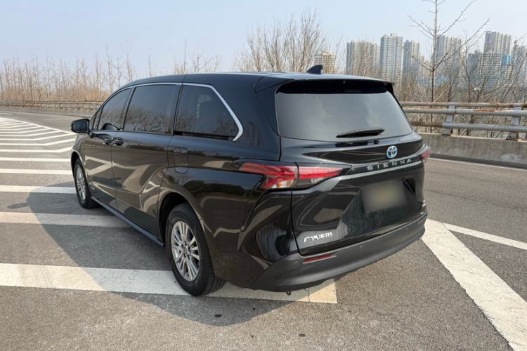 Used Toyota Sienna 2023 2.5L Hybrid Comfort Edition