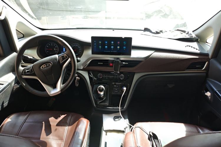 Used JAC Refine M3 2022 1.8L 7-seat Standard Edition Center Console