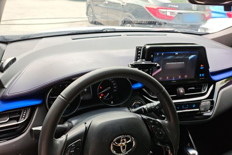 Used Toyota IZOA 2018 2.0L Yichi Edition China V Standard Center Console