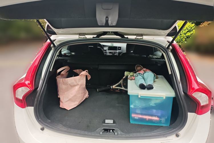 Used Volvo V60 2014 T5 Zhiyi Edition Trunk