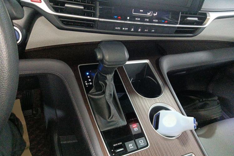 Used Toyota Granvia 2023 2.5L Hybrid Comfort Edition
