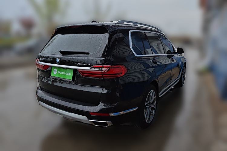 Used BMW X7 2022 xDrive40i Luxury Package with Leading Features Rear Right 45 Deg