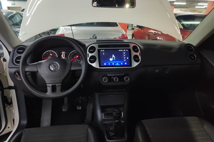 Used Volkswagen Tiguan 2015 1.8TSI Manual Two-Wheel Drive Fashion Edition Center Console