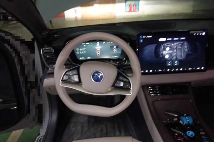 Used BYD Han 2025 EV with 701 km of Laser Radar-Enabled Intelligent Driving Steering Wheel