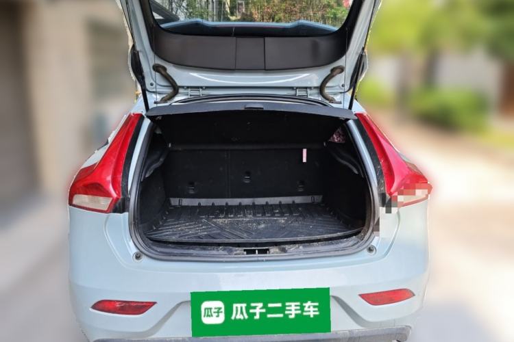 Used Volvo V40 2018 T3 Zhiyi Edition Trunk