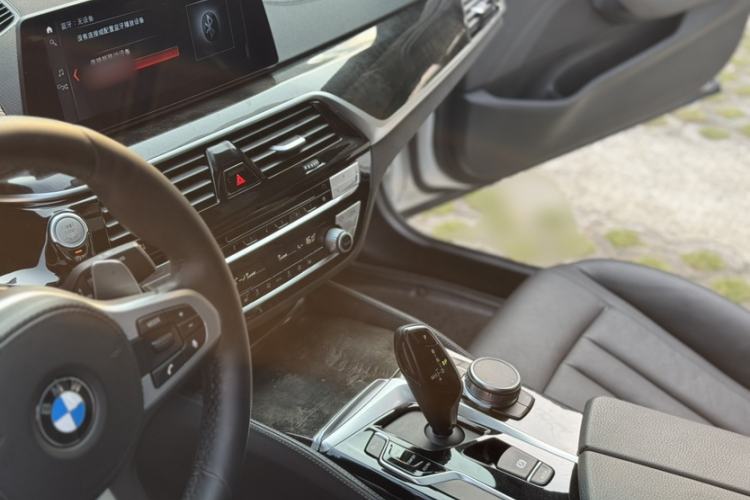 Used BMW 5 Series 2019 530Li Leading Model M Sport Package Interior 1