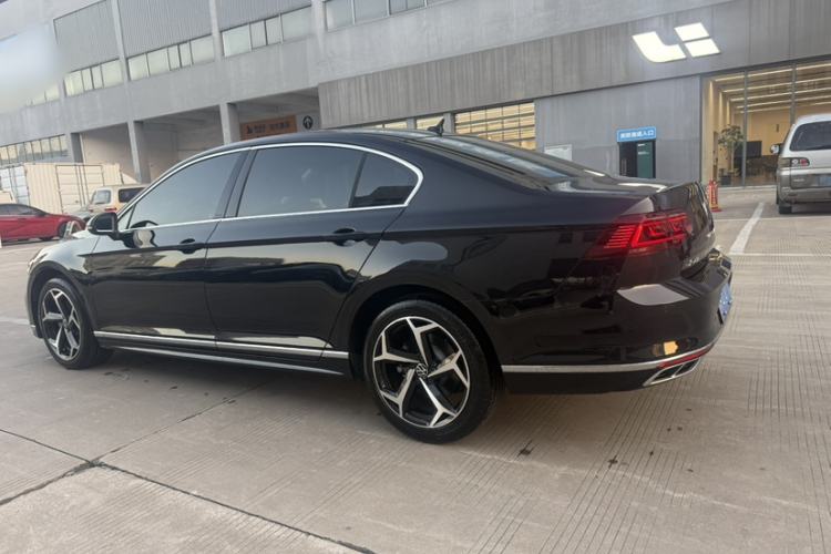 Used Volkswagen Magotan 2023 2 Million Units Limited Edition 330TSI DSG Leading Version Exterior 2