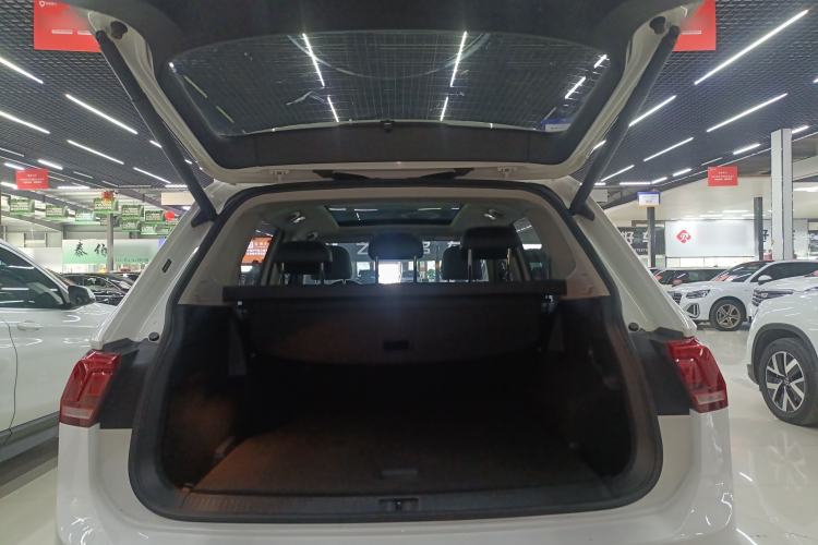 Used Volkswagen Tiguan L 2019 Revised 330TSI Automatic Two-Wheel Drive Smart & Luxury Edition China VI Standard Trunk