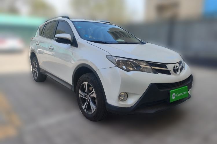 Used Toyota RAV4 2015 2.0L CVT Two-Wheel Drive Fashion Edition Front Right 45 Deg