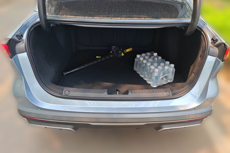 Used Geely Galaxy L6 2025 EM-i 140km Starship Edition Trunk