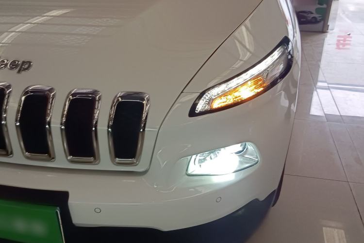 Used Jeep Cherokee 2016 2.0L Superior Edition
