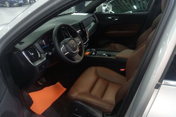 Used Volvo XC60 2024 B5 4x4 Smart Luxury Edition
