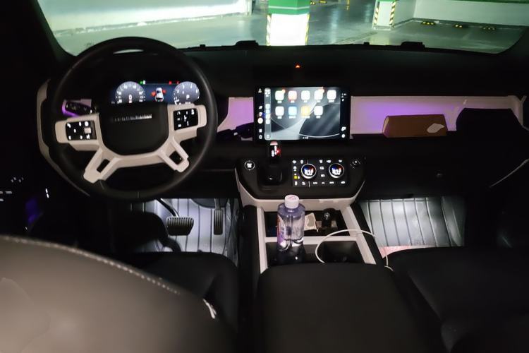 Used Land Rover Defender 2025 110 3.0T P400 X-Dynamic SE Center Console