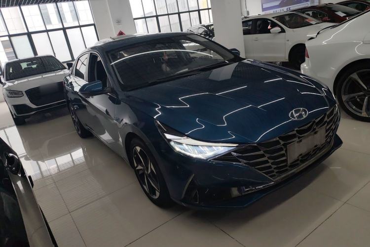 Used Hyundai Elantra 2022 1.5L CVT LUX Prestige Edition Front Right 45 Deg