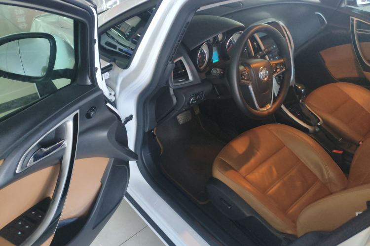 Used Buick GT 2013 GT 1.8L Automatic Fashion Edition Driver Seat