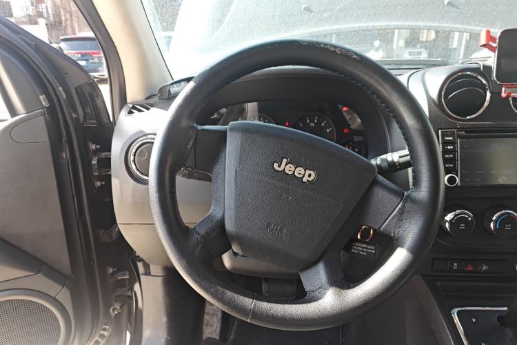 Used Jeep Compass 2010 2.4L four-wheel drive sport version
