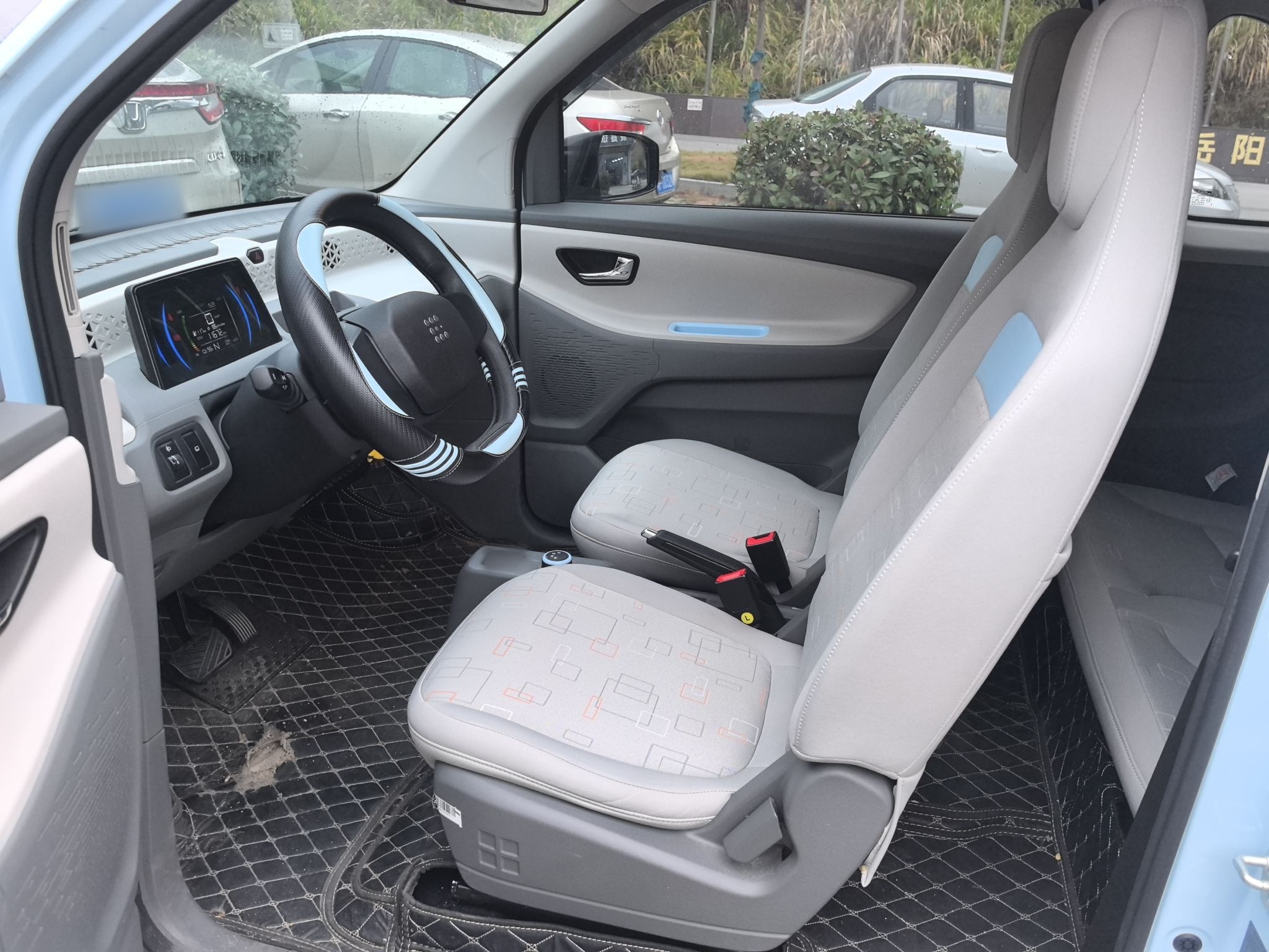 Переднее сиденье в автомобиле