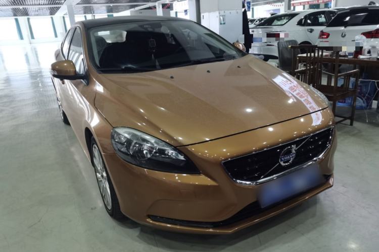 Used Volvo V40 2013 2.0T Zhiyi Edition
