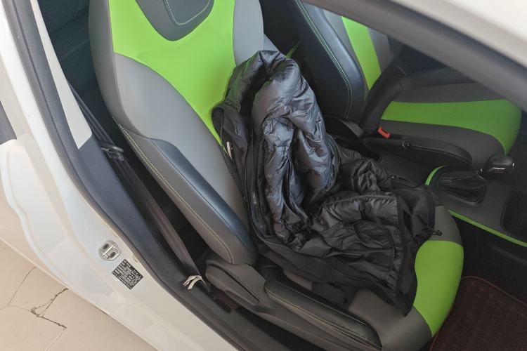 Used Roewe Clever 2021 302 km New Four-Seater Super-Efficient Version Right Front Seat