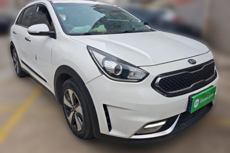 Used Kia Niro 2017 1.6L Luxury Edition Front Right 45 Deg