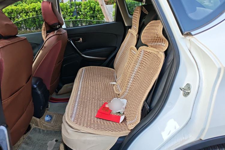 Used Bestune X80 2015 2.0L automatic luxury version Left Rear Seat