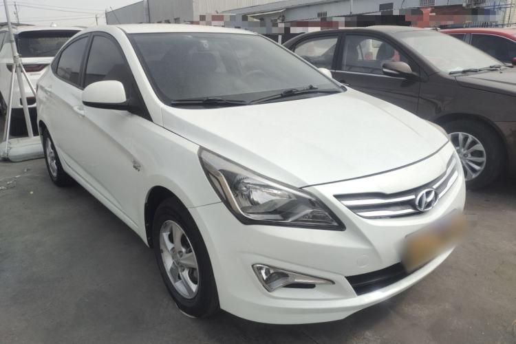 Used Hyundai Verna (older generation) 2014 1.4L Automatic Smart GLS Front Right 45 Deg