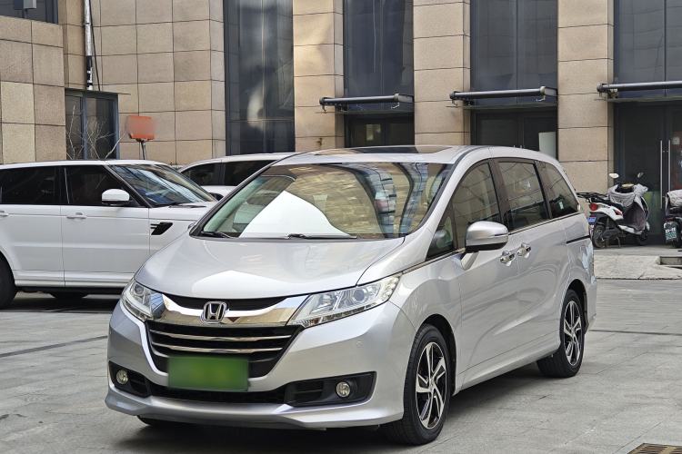 Used Honda Odyssey 2015 Revised 2.4L Luxury Edition