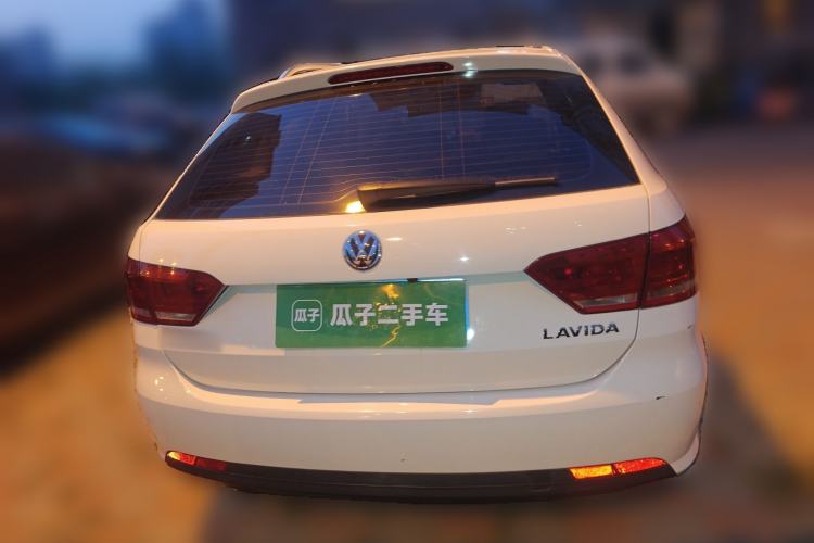 Used Volkswagen Gran Lavida 2013 1.6L Manual Fashion Model Rear