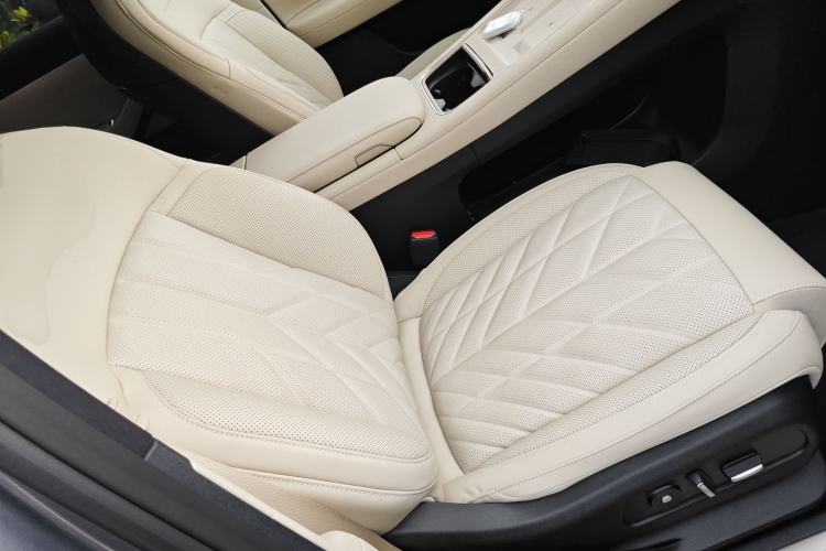 Used Nio ES6 2025 100 kWh Right Front Seat