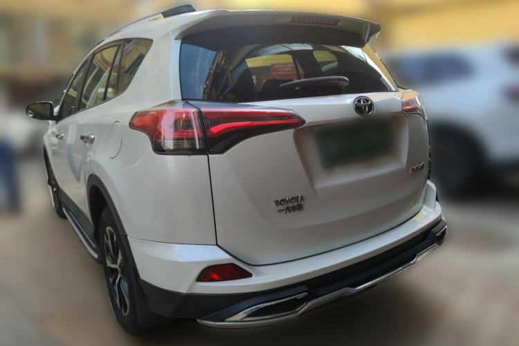 Used Toyota RAV4 2016 2.0L CVT Two-Wheel Drive Fashion Edition China V Standard Rear