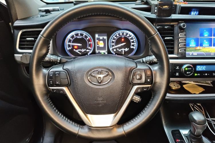 Used Toyota Highlander 2018 2.0T Four-Wheel Drive Luxury Version 7 Seats China VI Standard Steering Wheel