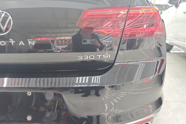 Used Volkswagen Magotan 2020 330TSI DSG Luxury Edition Right Rear Taillight