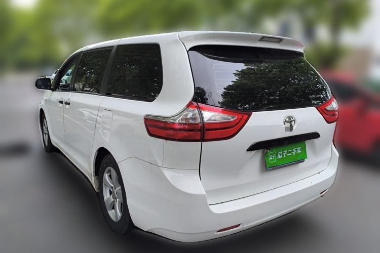 Used Toyota SIENNA 