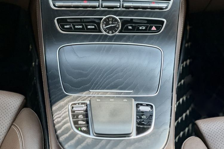 Used Mercedes-Benz E-Class 2019 E 200 L Sport Edition Interior 9