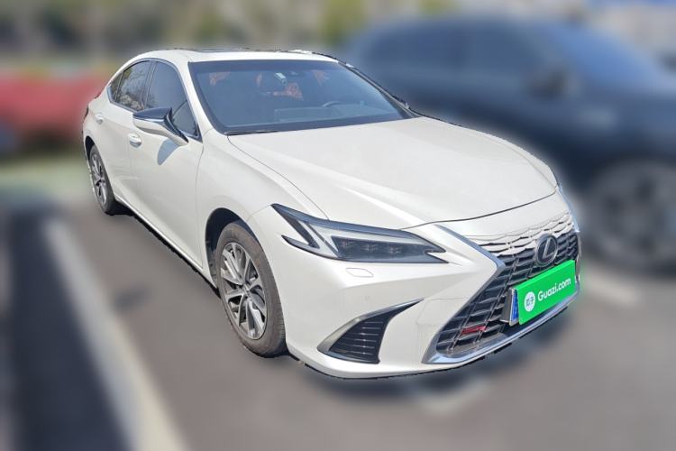 Used Lexus ES 2025 200 Premium Edition Front Right 45 Deg