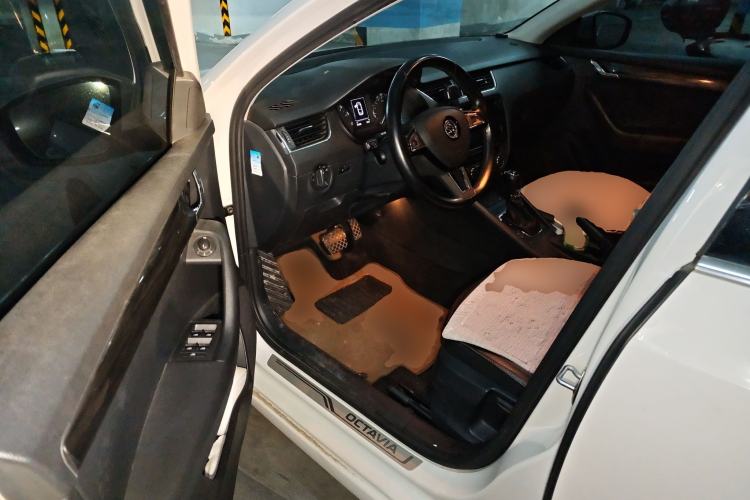 Used Skoda Octavia 2016 1.6L Automatic Smart Drive Edition
