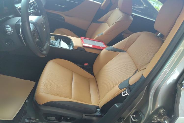 Used Lexus ES 2022 300h Excellence Edition
