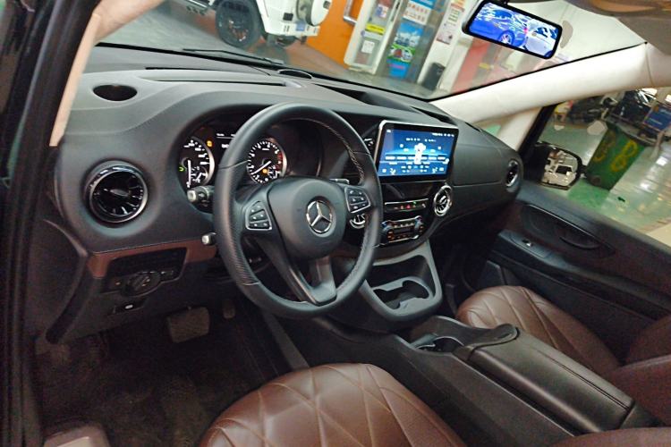 Used Mercedes-Benz Vito 2023 2.0T Elite Version 7 Seats Center Console