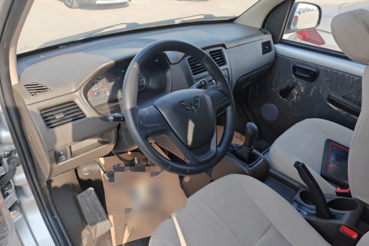 Used Wuling Rongguang S 2023 1.5L Basic Enclosed-Window Vehicle 2 Seats