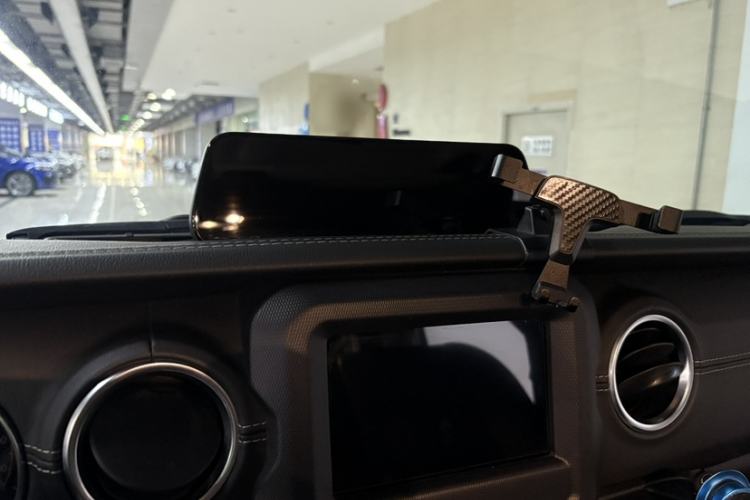 Used Jeep Wrangler 2019 2.0T Sahara Four-Door Version China VI Emission Standard
