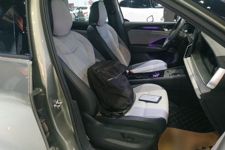 Used Volkswagen Tayron 2025 Tiguan L 380TSI 4Motion Luxury Easy Package Right Front Seat