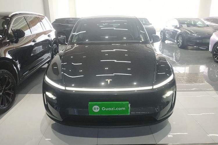 Used Tesla Model Y 2025 Long-Range All-Wheel-Drive Version
