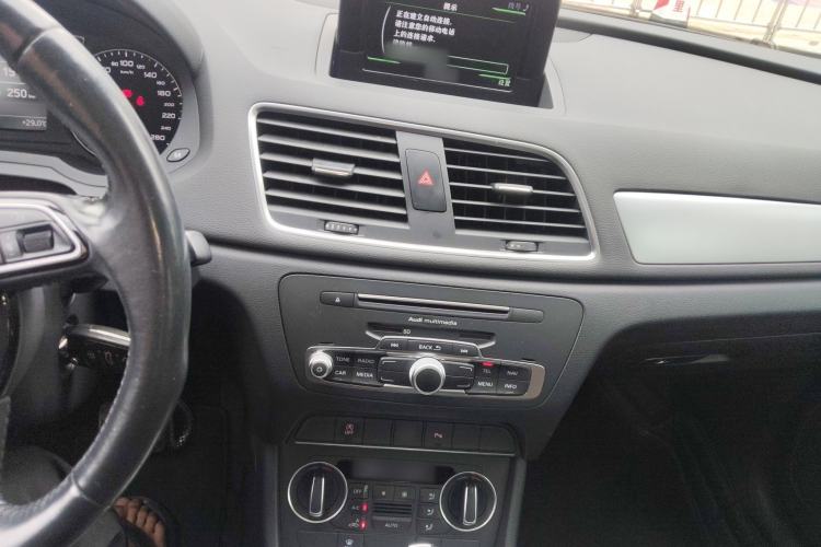 Used Audi Q3 2016 35 TFSI Fashion Model Audio And AC Panel