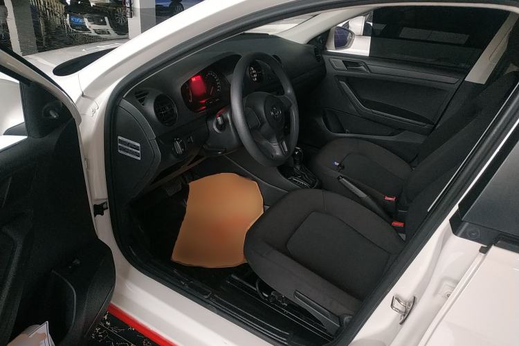 Used Volkswagen Jetta 2015 1.6L Automatic Fashion Model
