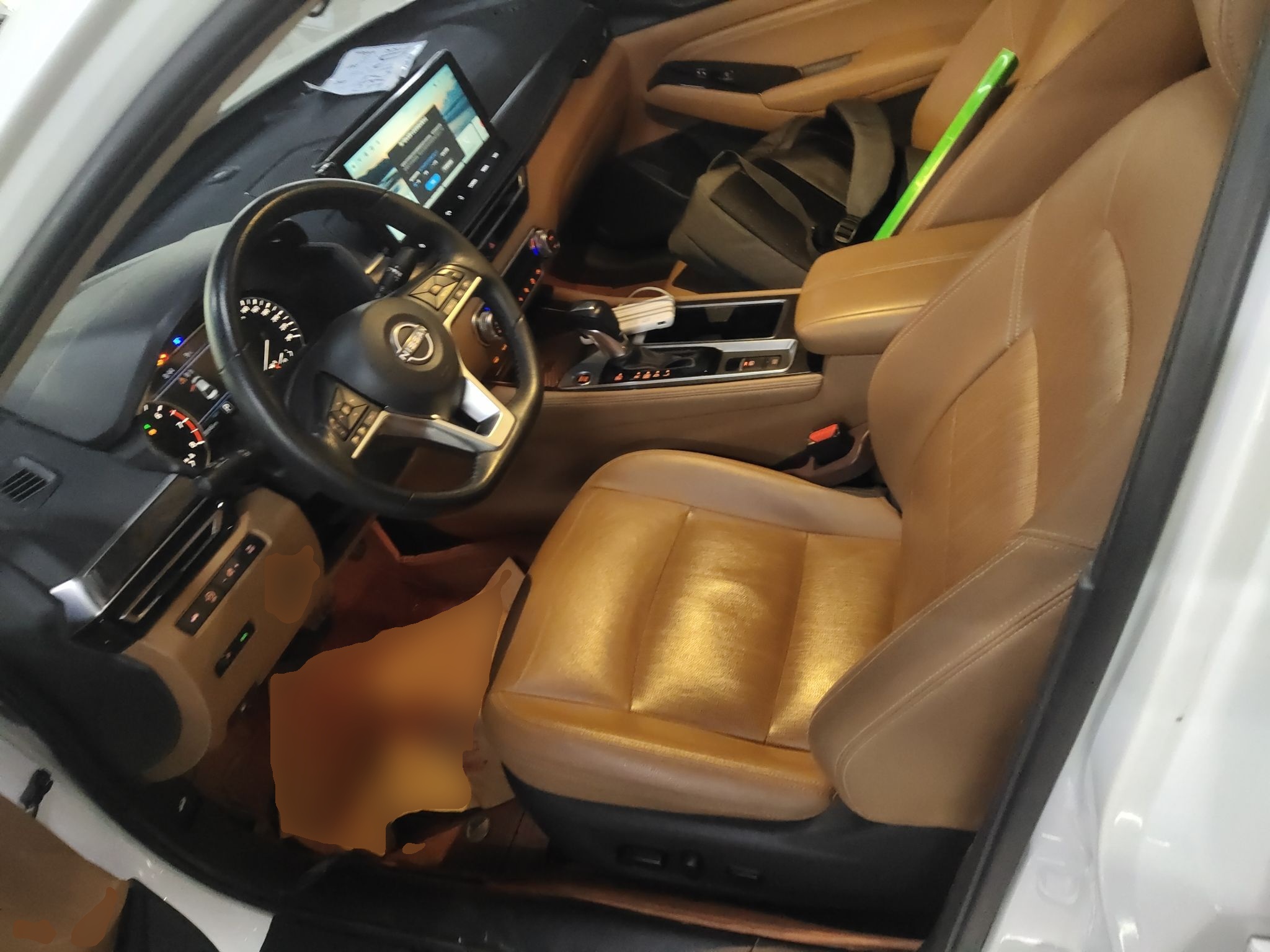 المقاعد الأمامية داخل السيارة