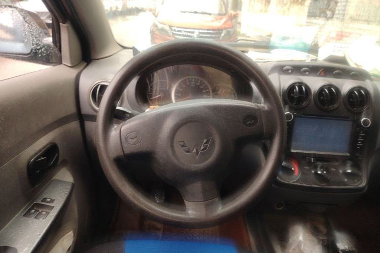 Used Wuling Hongguang 2014 1.5L Base Version
