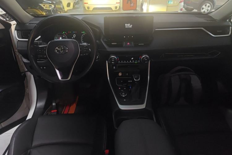 Used Toyota Wildlander 2023 Dual-Engine 2.5L E-CVT 4x4 Luxury PLUS Edition
