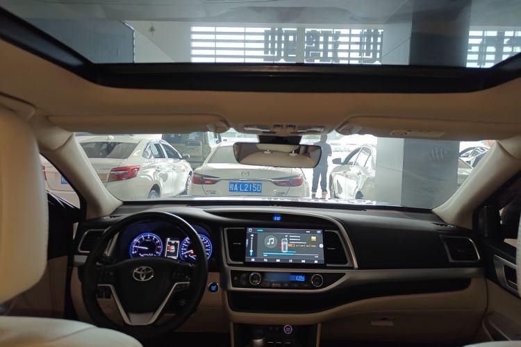 Used Toyota Highlander 2018 2.0T Two-Wheel Drive Luxury Edition 7 Seats China VI Standard
