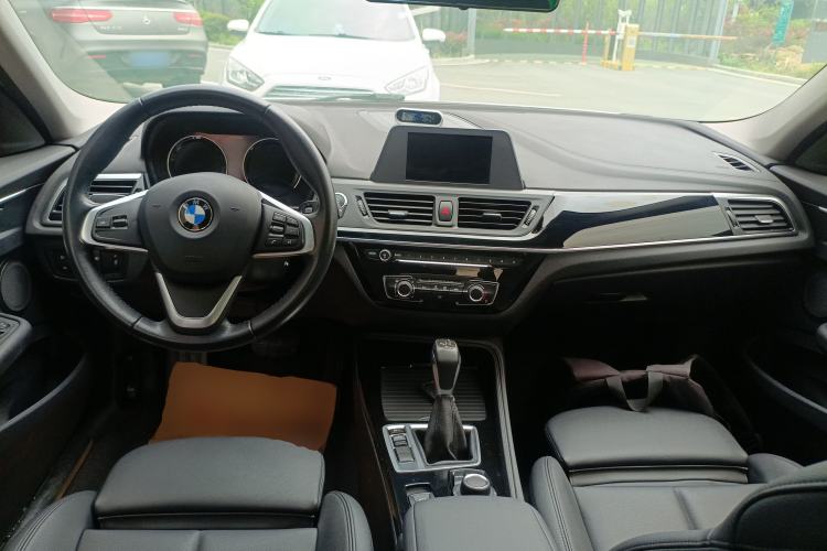 Used BMW 1 Series 2018 118i Sport Edition Center Console